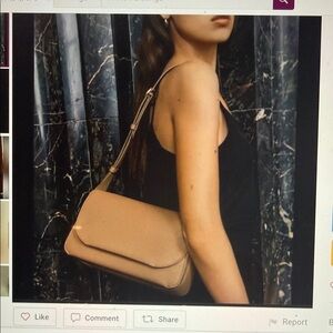 Minimalist Cuyana Concertina shoulder bag with Adjustable Strap